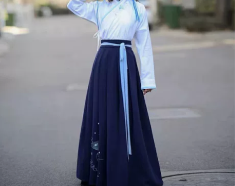 如梦霓裳汉服S码一套，交领上衣+襦裙，穿出...