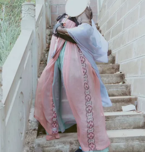 清衣柜出都城南庄家的齐胸 上襦+齐胸群+披帛 穿过一两次，一...