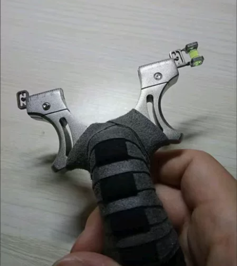 弹弓 低价出 包邮 感兴趣的话点“我想要”...