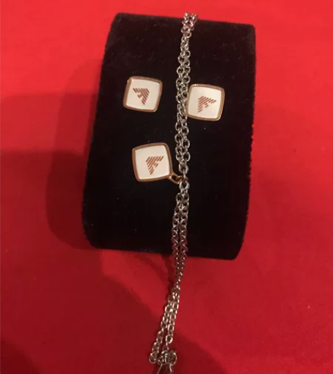 全新 阿玛尼 耳钉手链如图三件套,买手表的...