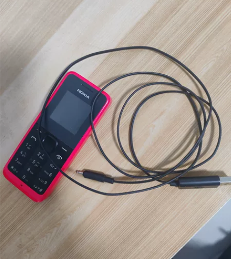 诺基亚1050小手机，功能一切正常，带手电...