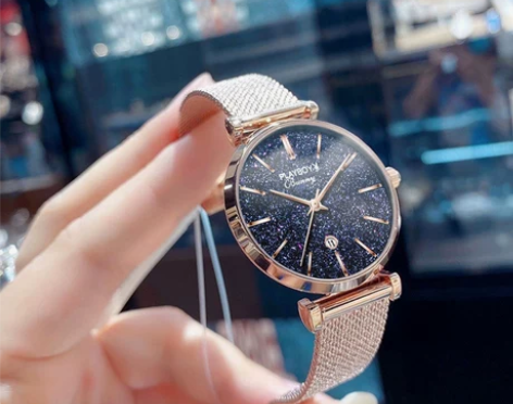 2022年新款阿玛妮满天星夏季轻奢名牌手表...