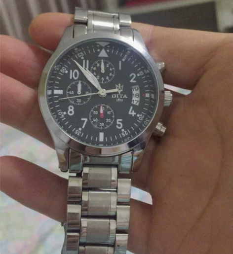 迪塔手表，有日期显示，夜光指针，计时功能。...