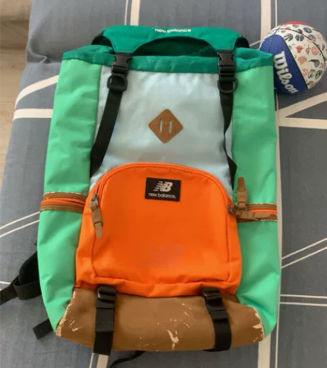 儿子的篮球包,新百伦的,辽阳首山自提。成色...