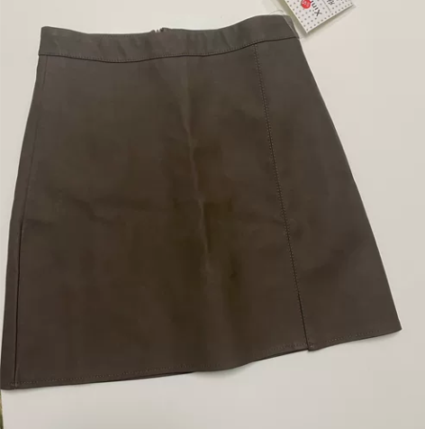 a字裙短裙  全新 （低价售出不退不换哦）