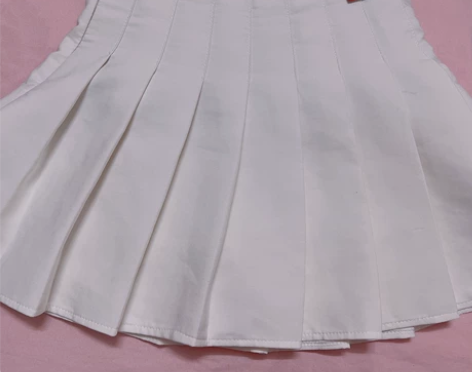 白色百褶裙，任意上衣百搭，自带内衬不怕走光...