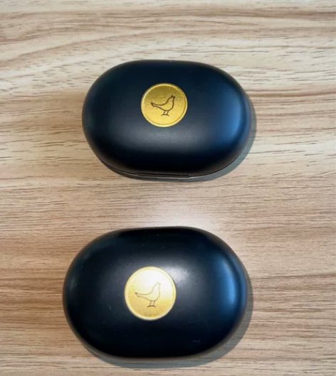 小鸟耳机airse黑金充电盒 有使用痕迹，...