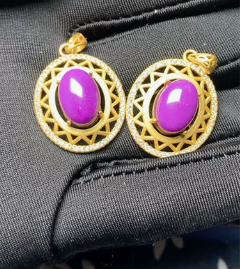 天然紫云母吊坠，925银古法鎏金工艺。喜欢...