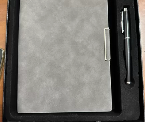 皮面精致记事本一套 闲置转让 未使用 感兴...