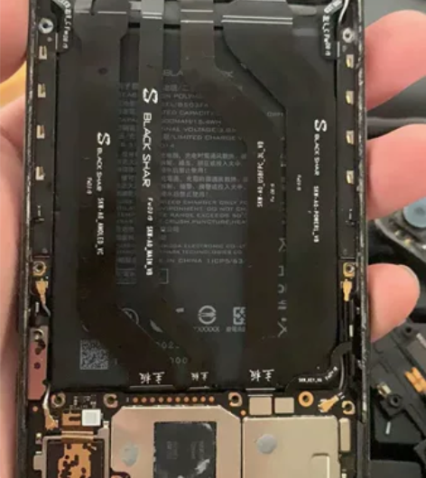 黑鲨2主板坏 其他全好 当配件卖 有需要的...