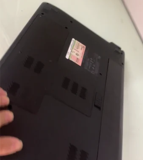 戴尔笔记本电脑一台、正常使用、没有任何问题...