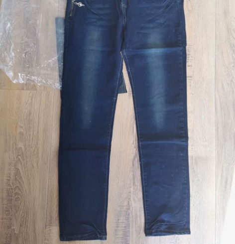 全新牛仔裤女士，一条17元包邮，全新有吊牌...