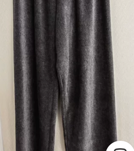 自制女士阔腿裤秒变大长腿,表面有条纹绒感。...