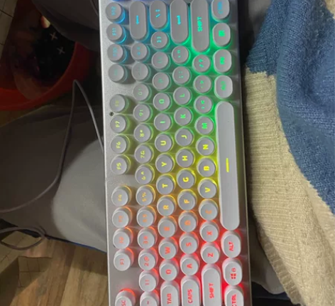 电脑键盘99新低价出售 感兴趣的话点“我想...