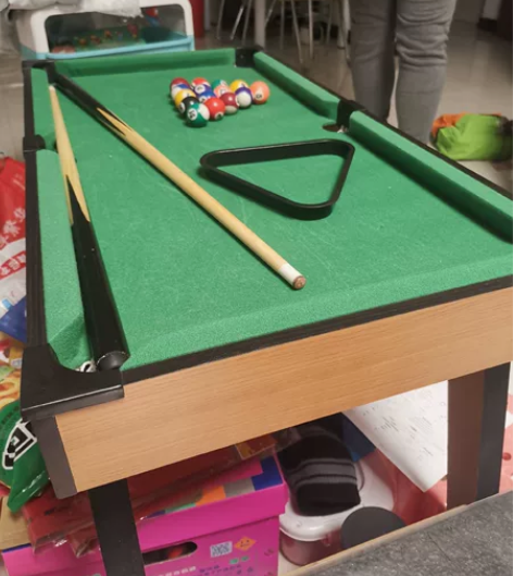 儿童高脚台球桌，台球和杆都是好的，孩子玩了...