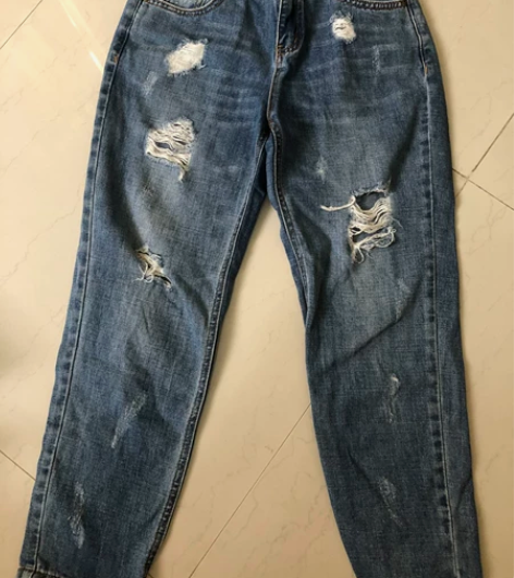 以纯牛仔裤两条都几伞全新，都是24码，低价...