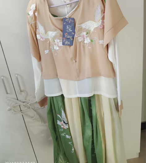 玉术，全新坦领套装，不喜欢了 感兴趣的话点...