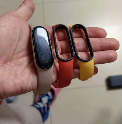 小米手环5NFC版 JD买的有划痕，有使用...