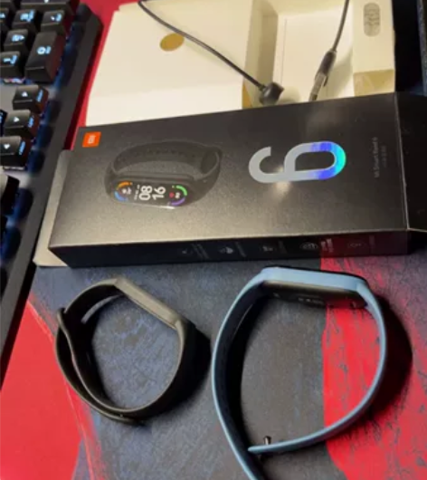 小米手环6 原装黑表带没用过 送一个蓝色表...