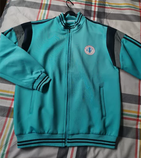 一中高中校服面料做工质量好很有厚度和份量,...