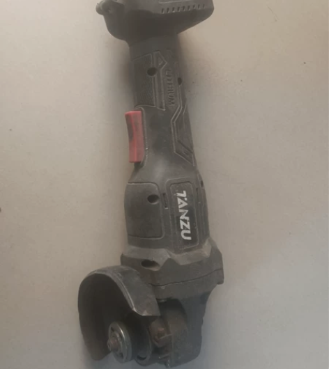 无线角磨机，黑出，无电池无法试机。有诚意者...