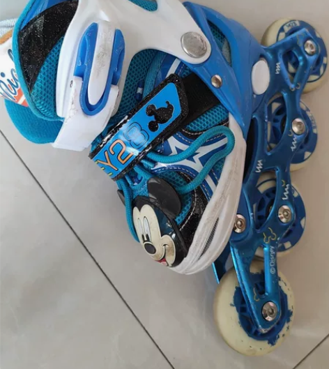 迪士尼溜冰鞋儿童初学者男童轮滑鞋全套装滑轮...