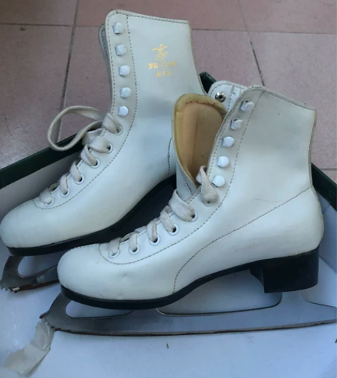 年轻时想滑冰,花了一月工资买的,就上过一次...
