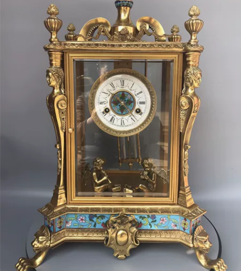 双天使四柱美女精雕鎏金座钟，四周镶有精铸的...