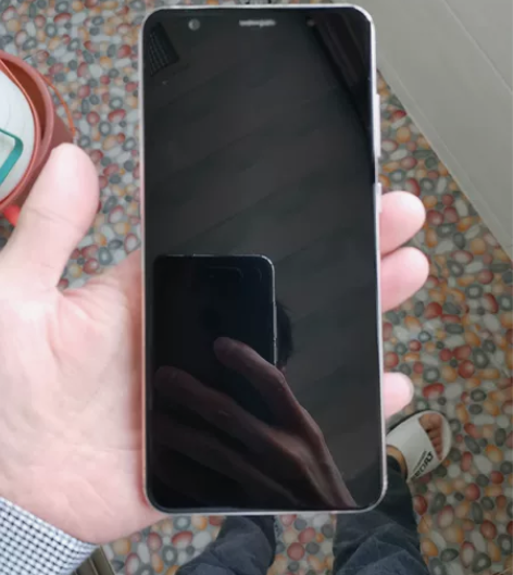 海信H11,比较小众的手机,配置是骁龙63...