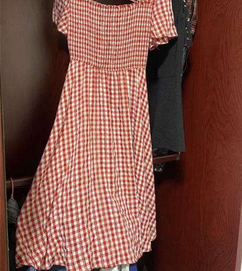 爱依服 红色格子长裙 不退不换 邮费自理轻...