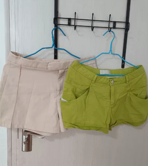 女短裤，两条，110斤，包邮 感兴趣的话点...