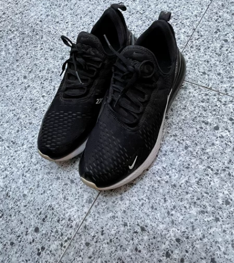耐克运动鞋，穿了2个夏天，商超耐克实体店购...