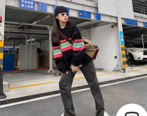 花田橱窗开叉牛仔裤女直筒宽松高腰显瘦百搭喇...