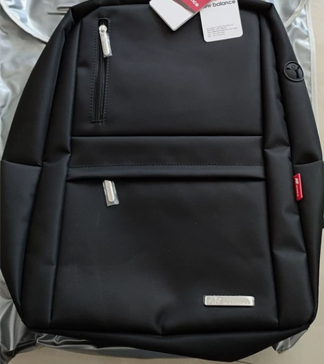 新百伦双肩包 全新未使用 感兴趣的话点“我...