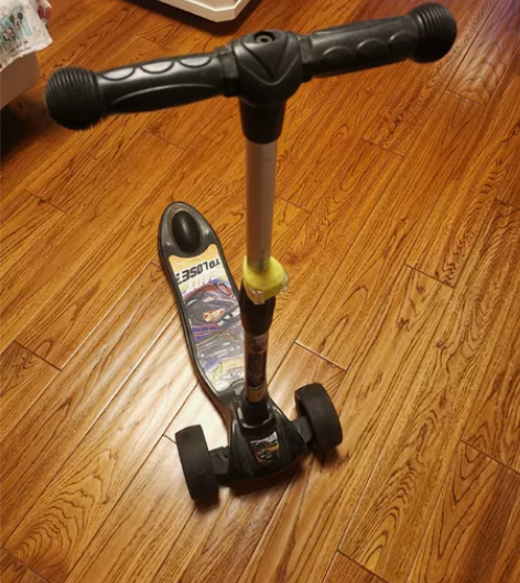 闲置迪士尼滑板车,30出。 感兴趣的话点“...