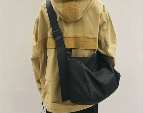 男包潮牌包包机能斜挎包男大容量邮差包休闲单...