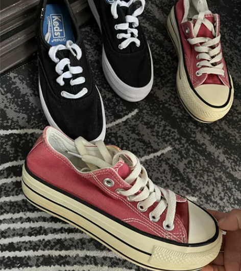 品牌帆布鞋，九成新，家里鞋太多，35小码转...