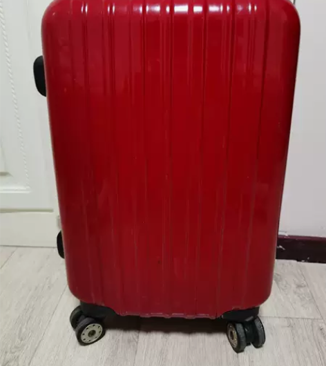 拉杆箱，万向轮，急售，没有破损只有自然磨损...