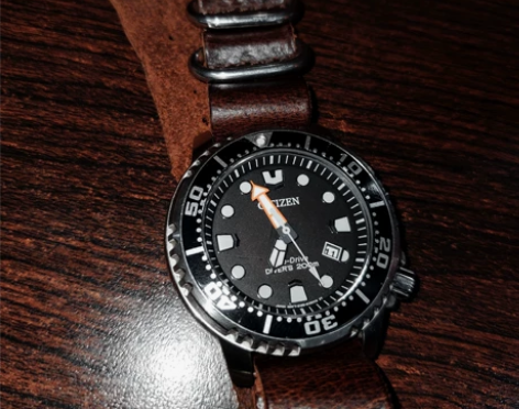 西铁城潜水表    有原装表带、后配牛皮表...