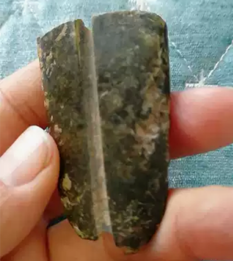 高古玉器，石器时代，不完整了。懂行的朋友来...