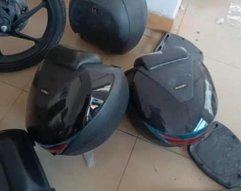 处理一批铃木UY，UU原装摩托尾箱，所有尾...