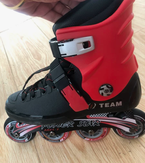 滑冰鞋，38码，几乎全新。本想买了陪孩子玩...