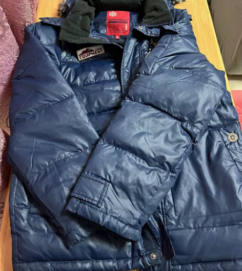 男士真维斯羽绒服。M码175/96A深蓝色...