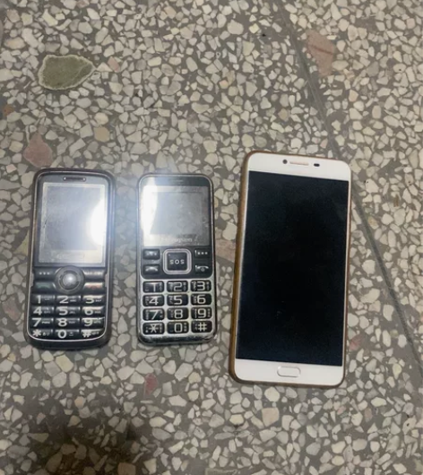 三星手机，坏了，无拆修，包邮。SMC700...