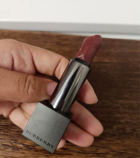 巴宝莉口红，437色号 余量如图￥353人...