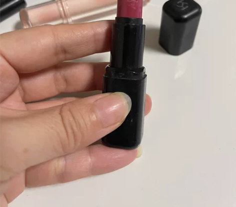 Kiko口红 豆沙色 试色见最上面的 感兴...