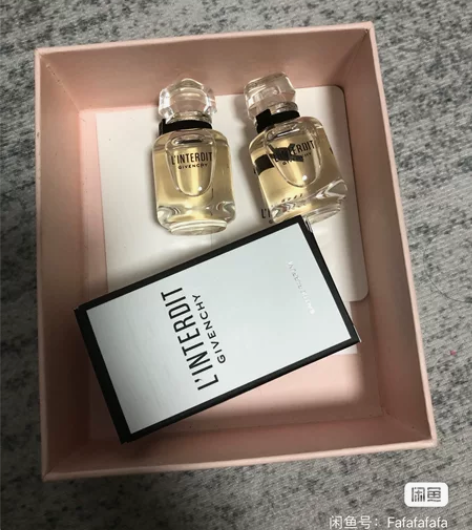 个人出纪梵希心无禁忌香水 买散粉送了太多了...