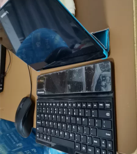 联想平板，型号再图片里，蓝牙键盘，全部原装，追剧，小游戏没压...