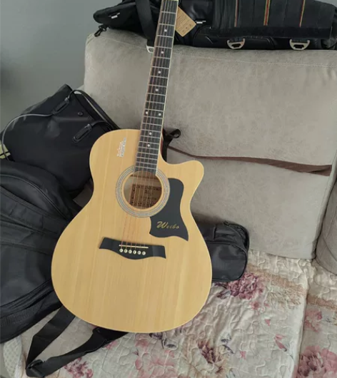 全新吉他， 感兴趣的话点“我想要”和我私聊...