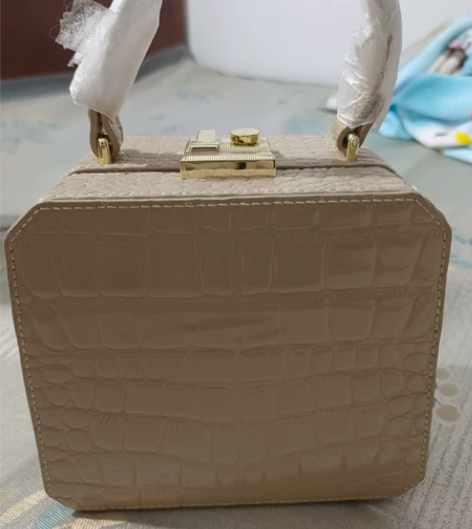 全新女士链条包,手提包, 感兴趣的话点“我...